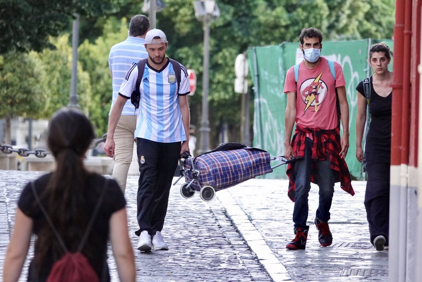 Este lunes marca un antes y un después en la desescalada en la ciudad, con la reapertura de algunos comercios, junto con la ya iniciada salida a la calle por horarios