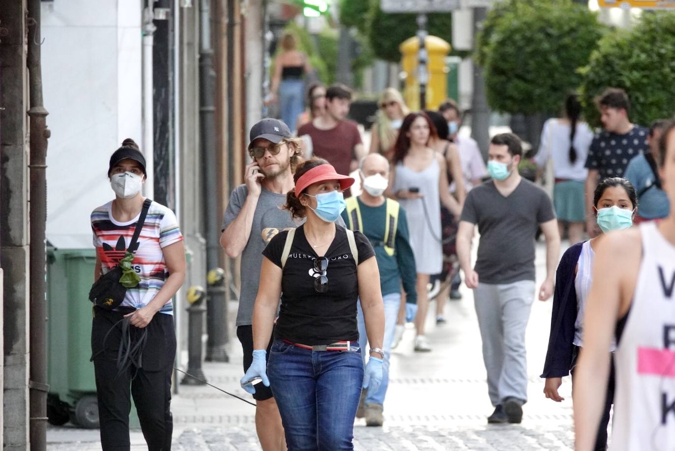 Este lunes marca un antes y un después en la desescalada en la ciudad, con la reapertura de algunos comercios, junto con la ya iniciada salida a la calle por horarios