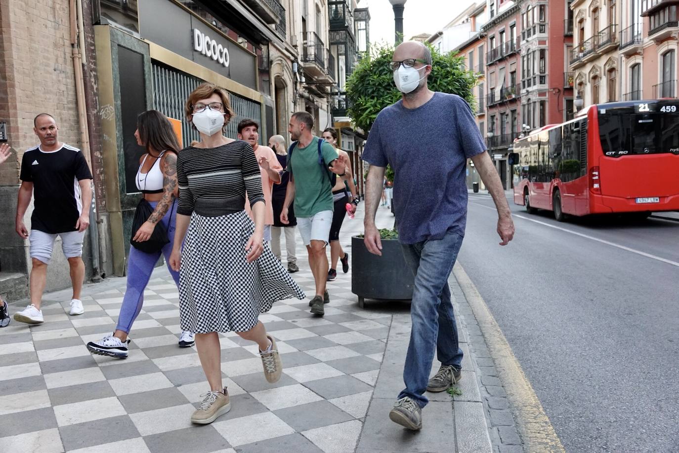 Este lunes marca un antes y un después en la desescalada en la ciudad, con la reapertura de algunos comercios, junto con la ya iniciada salida a la calle por horarios