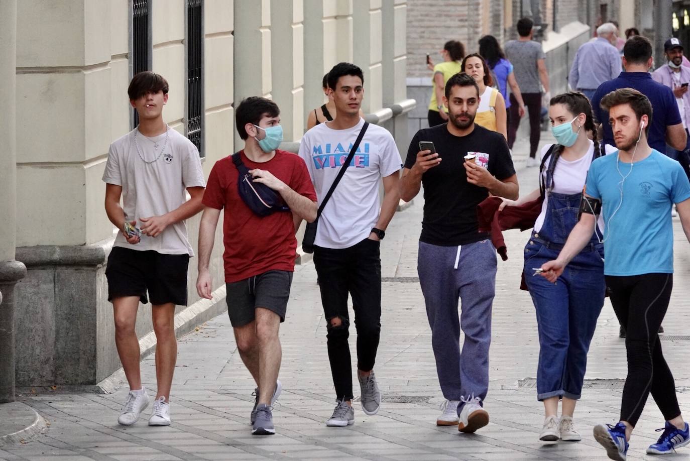 Este lunes marca un antes y un después en la desescalada en la ciudad, con la reapertura de algunos comercios, junto con la ya iniciada salida a la calle por horarios