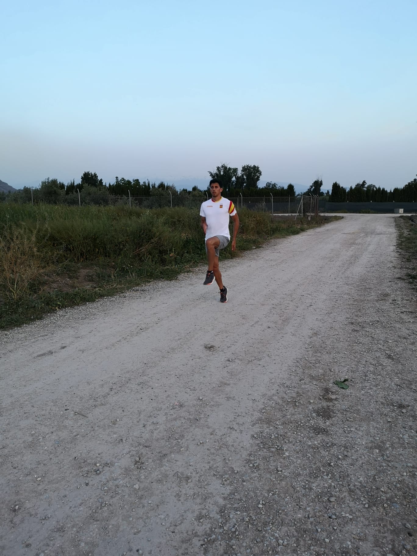 Los deportistas granadinos ya pueden ejercitarse fuera de casa.