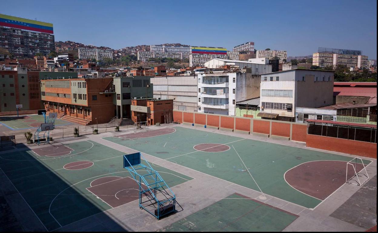 La Junta asegura que los alumnos «no volverán a las aulas este curso» en Andalucía