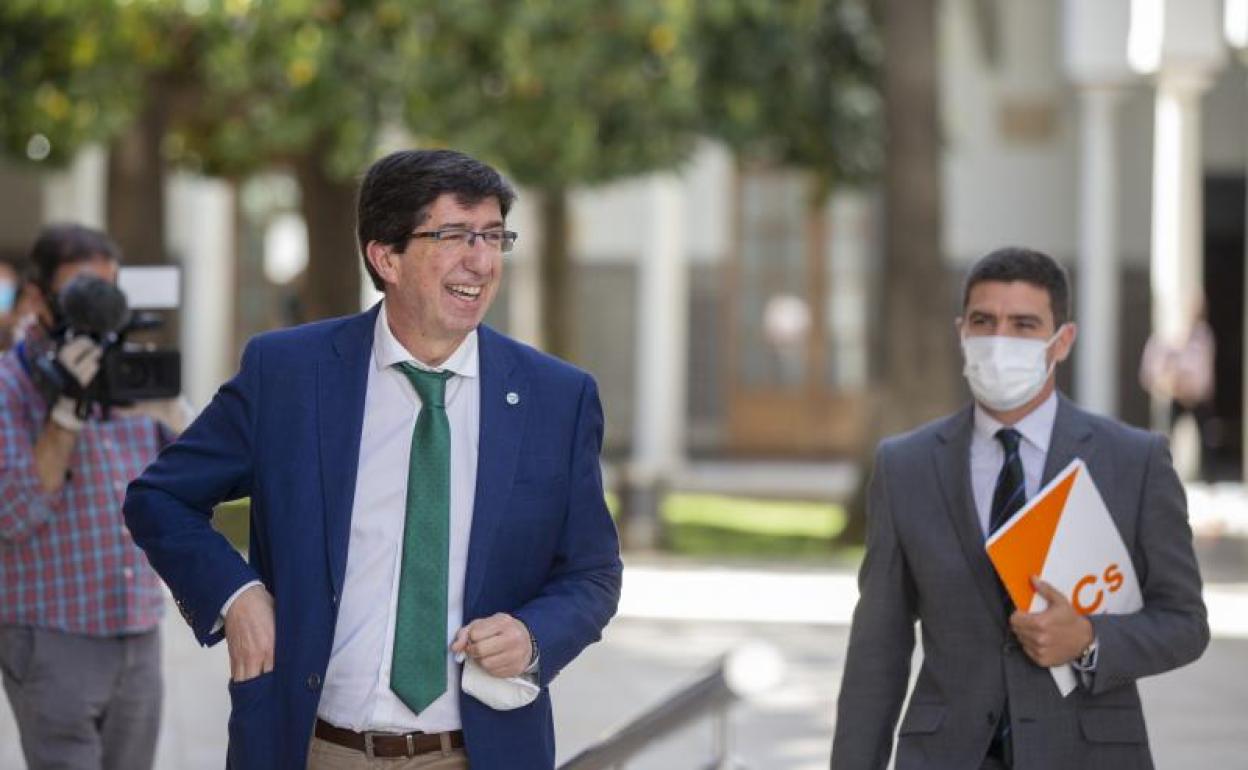 El vicepresidente de la Junta de Andalucía, Juan Marín, a su llegada este miércoles al Parlamento.
