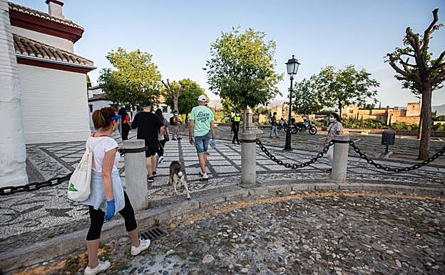 Imagen principal - A la llegada de la Policía Local.