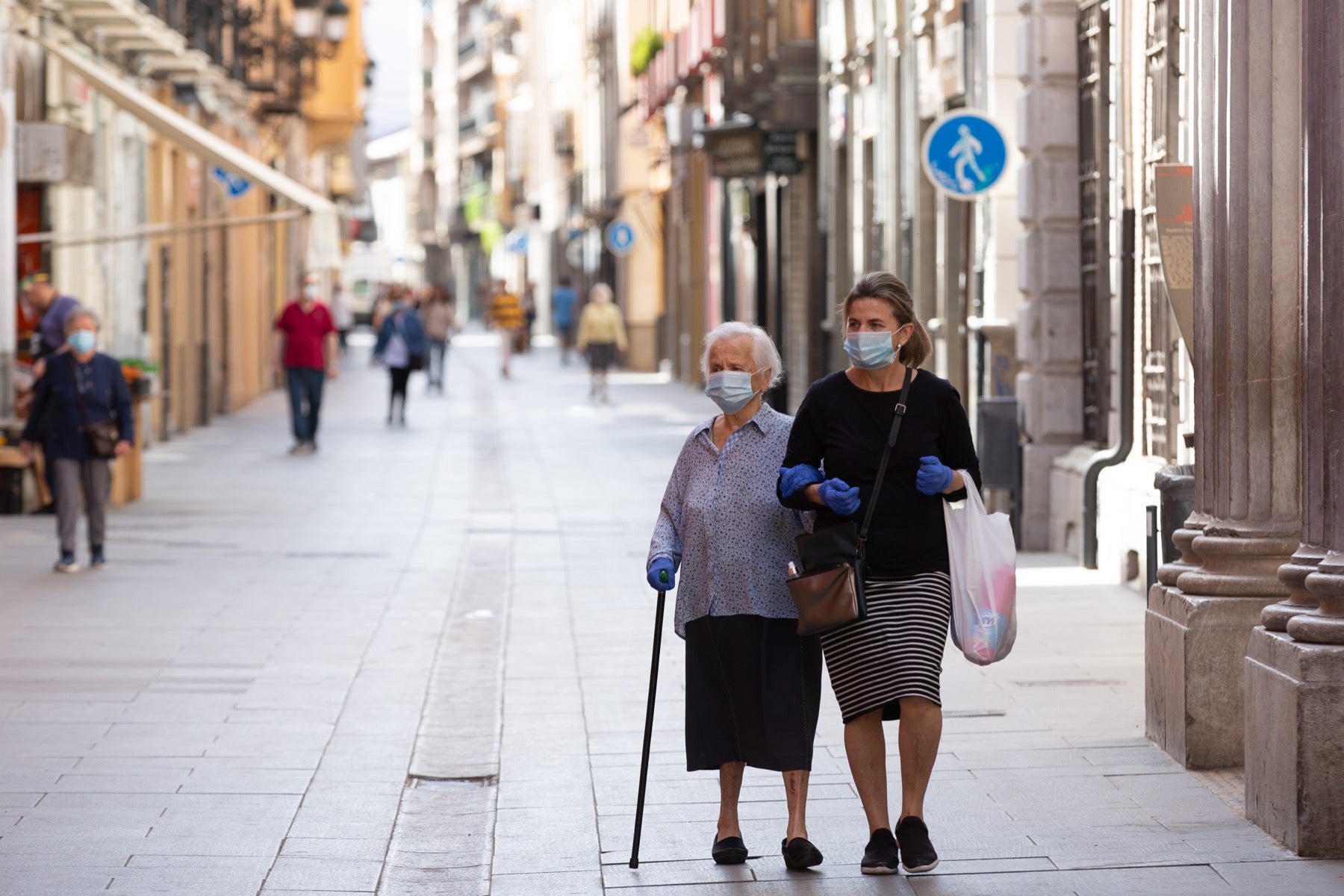 Las calles van notando cada vez más afluencia con las salidas permitidas dentro de la desescalada