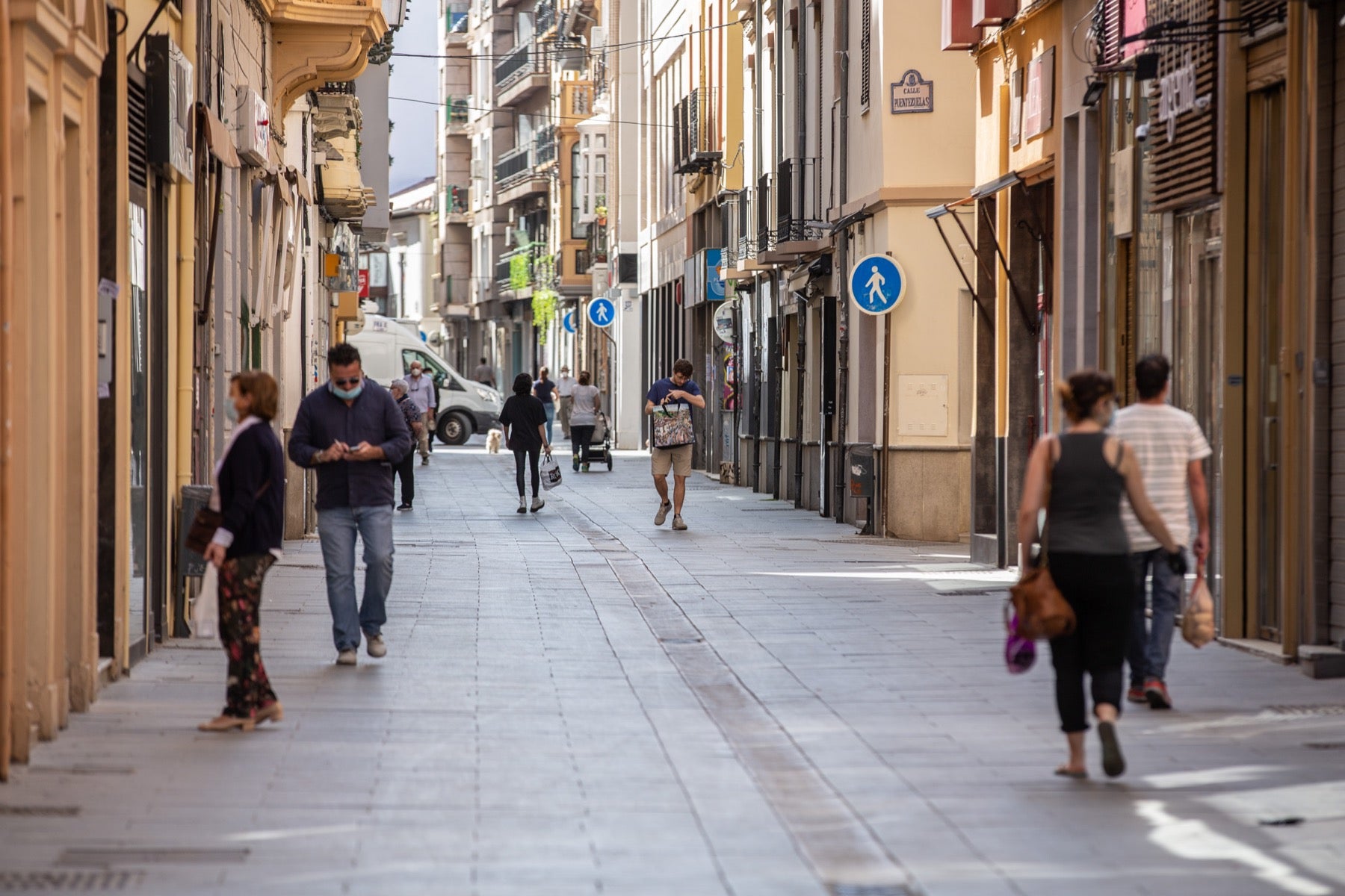 Las calles van notando cada vez más afluencia con las salidas permitidas dentro de la desescalada