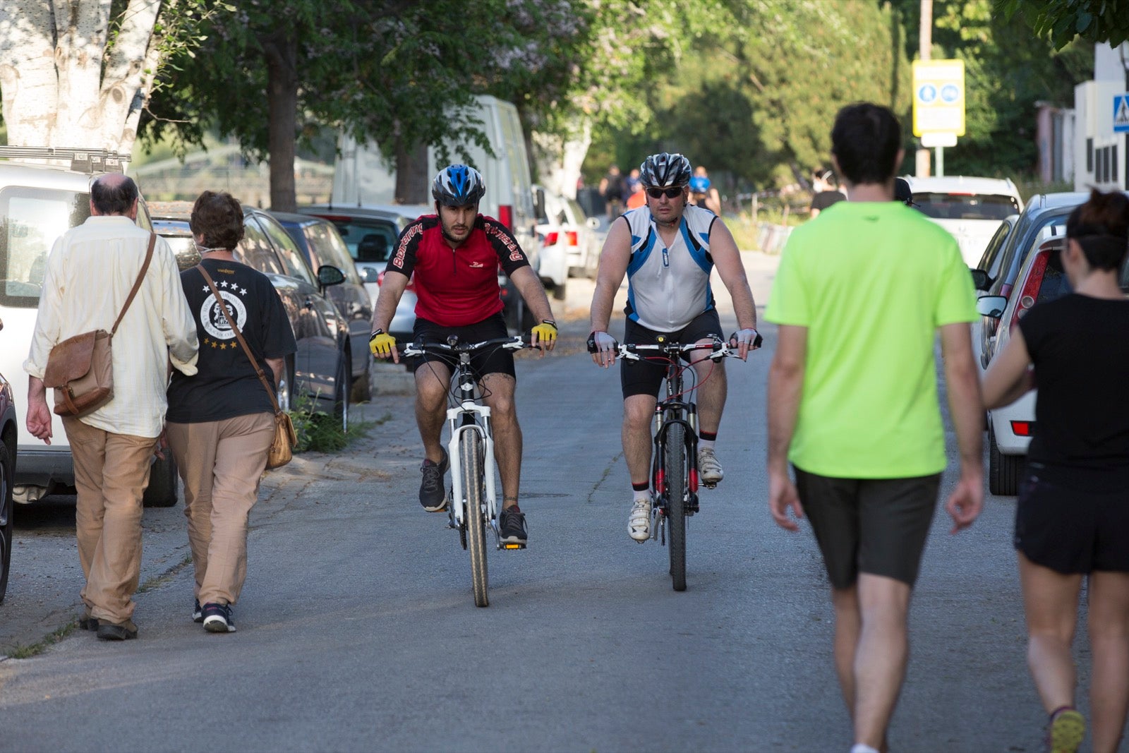 Las calles van notando cada vez más afluencia con las salidas permitidas dentro de la desescalada