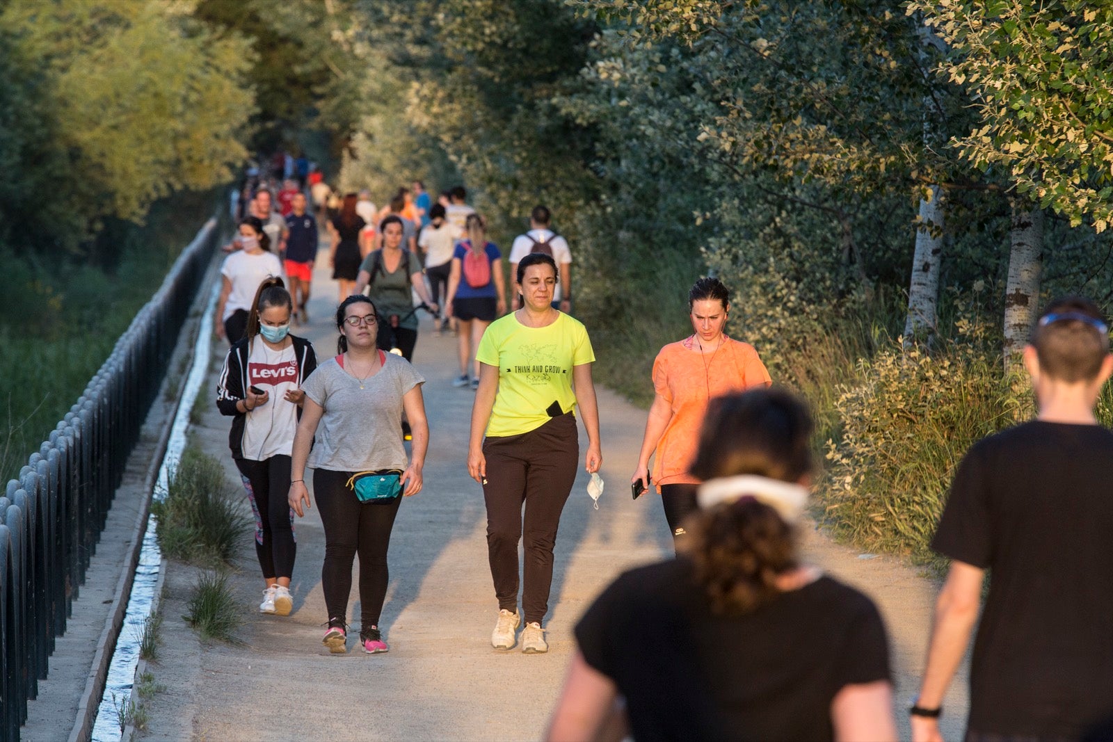 Las calles van notando cada vez más afluencia con las salidas permitidas dentro de la desescalada