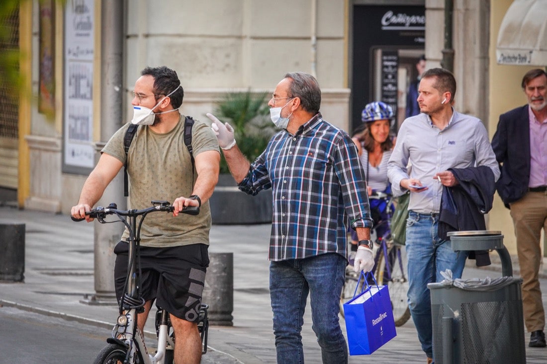 Las calles van notando cada vez más afluencia con las salidas permitidas dentro de la desescalada