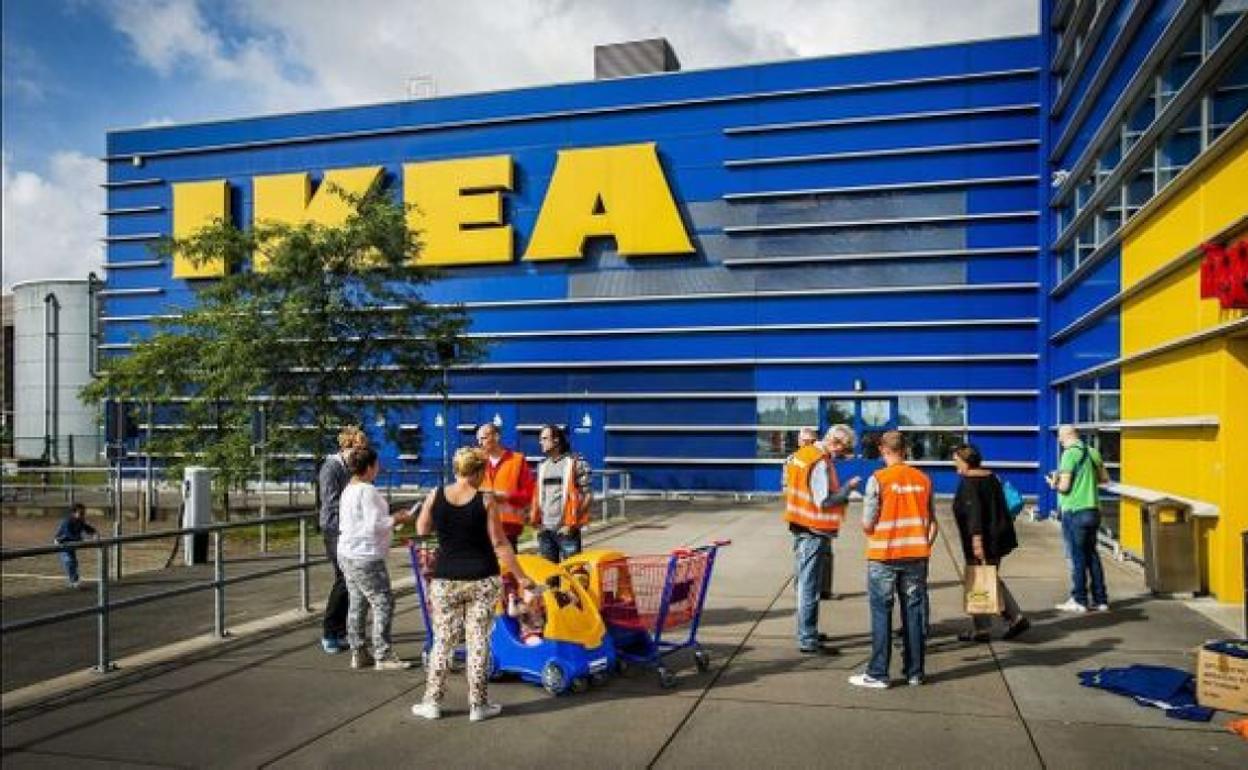 Ikea vuelve a abrir en España. 