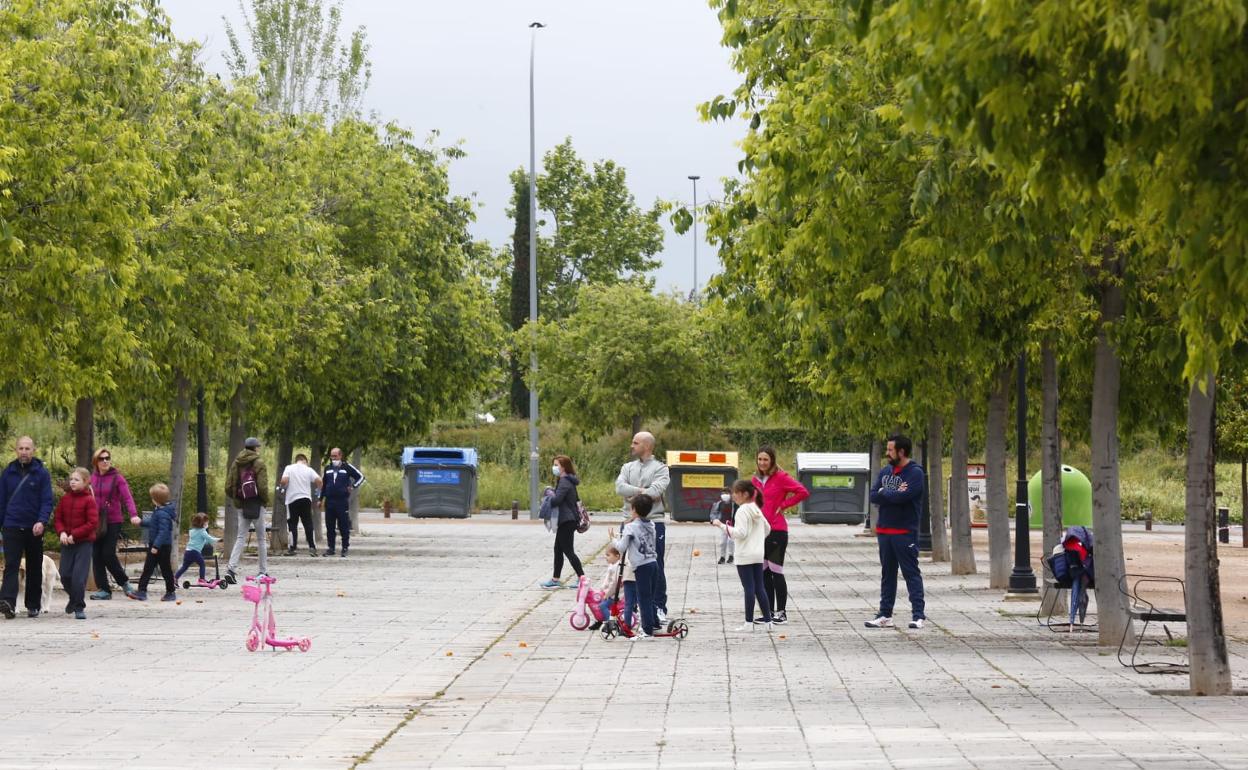 Andalucía propone al Gobierno dos franjas horarias: mayores antes de las 14 horas, los niños después y el resto "cuando quiera"