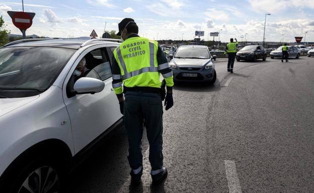 ¿Cuántas personas y cómo pueden viajar en coche en fase 1? ¿Y a dónde?