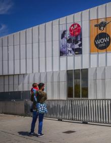 Imagen secundaria 2 - La estación de la ITV de la avenida de Andalucía, el teatro Isabel la Católica y el Parque de las Ciencias, en imágenes de este domingo por la mañana.