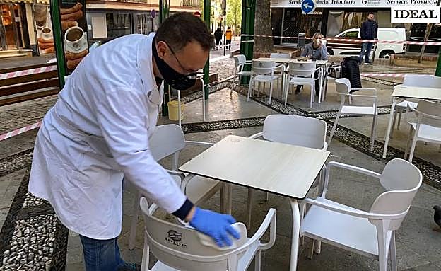 Así son las nuevas terrazas de Granada: ¿qué piensan los camareros?