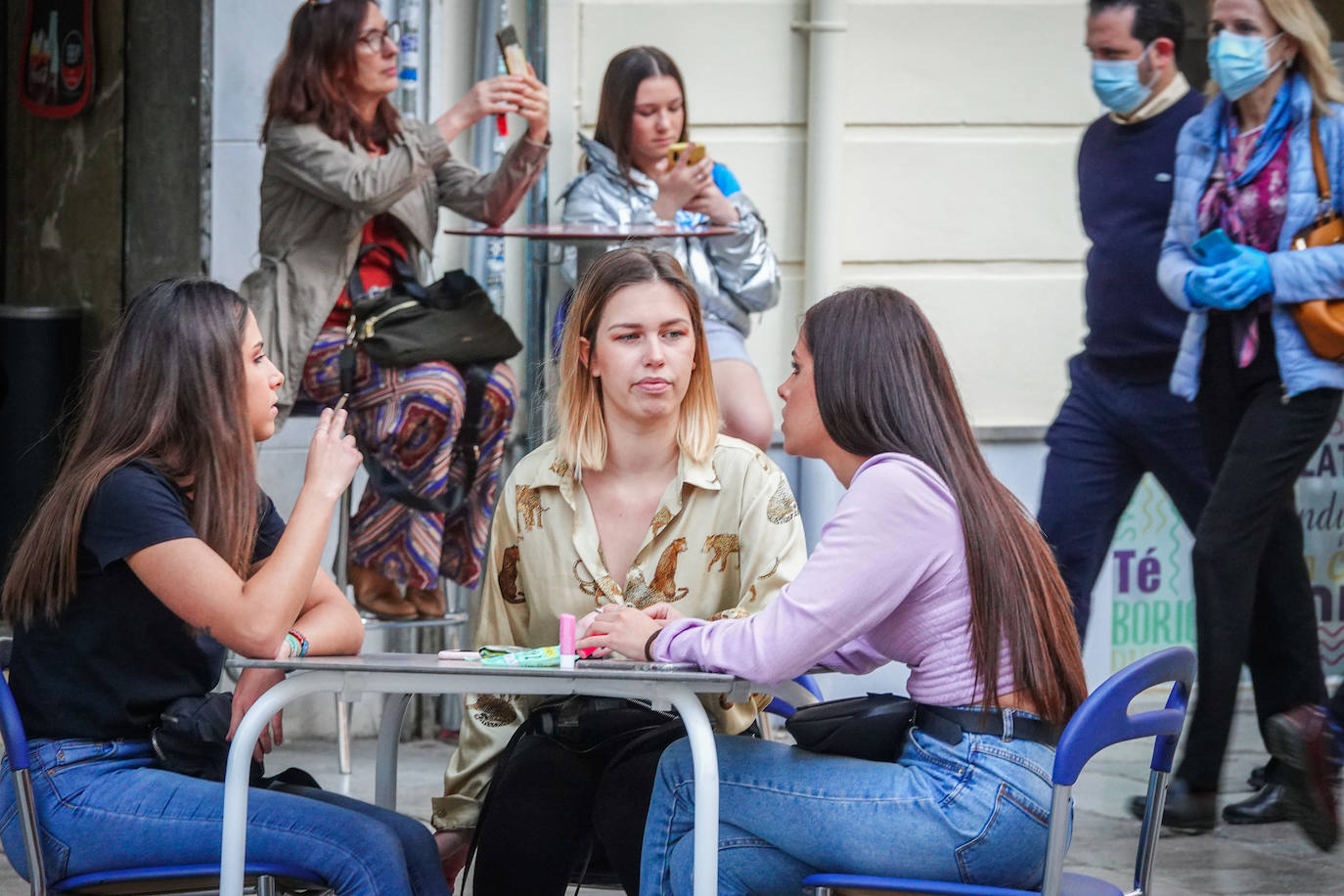Fotos: Los terrazas de Granada se llenan en la primera tarde en la fase 1