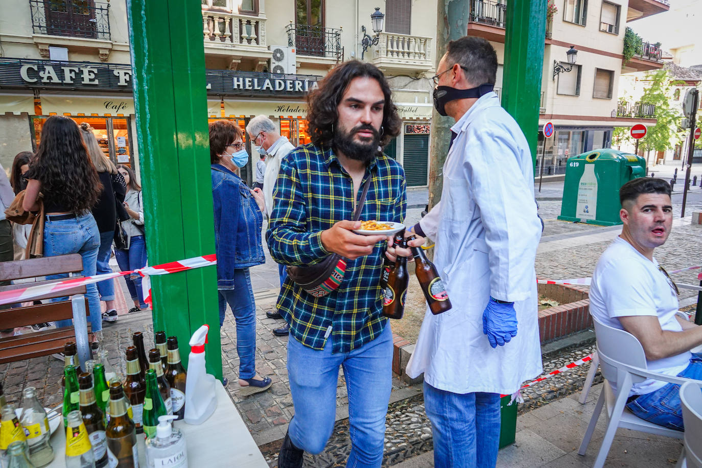 Fotos: Los terrazas de Granada se llenan en la primera tarde en la fase 1