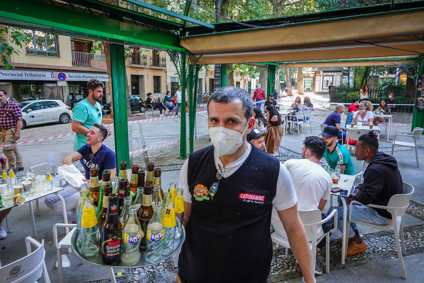 Fotos: Los terrazas de Granada se llenan en la primera tarde en la fase 1