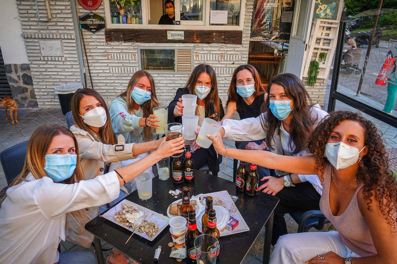 Fotos: Los terrazas de Granada se llenan en la primera tarde en la fase 1