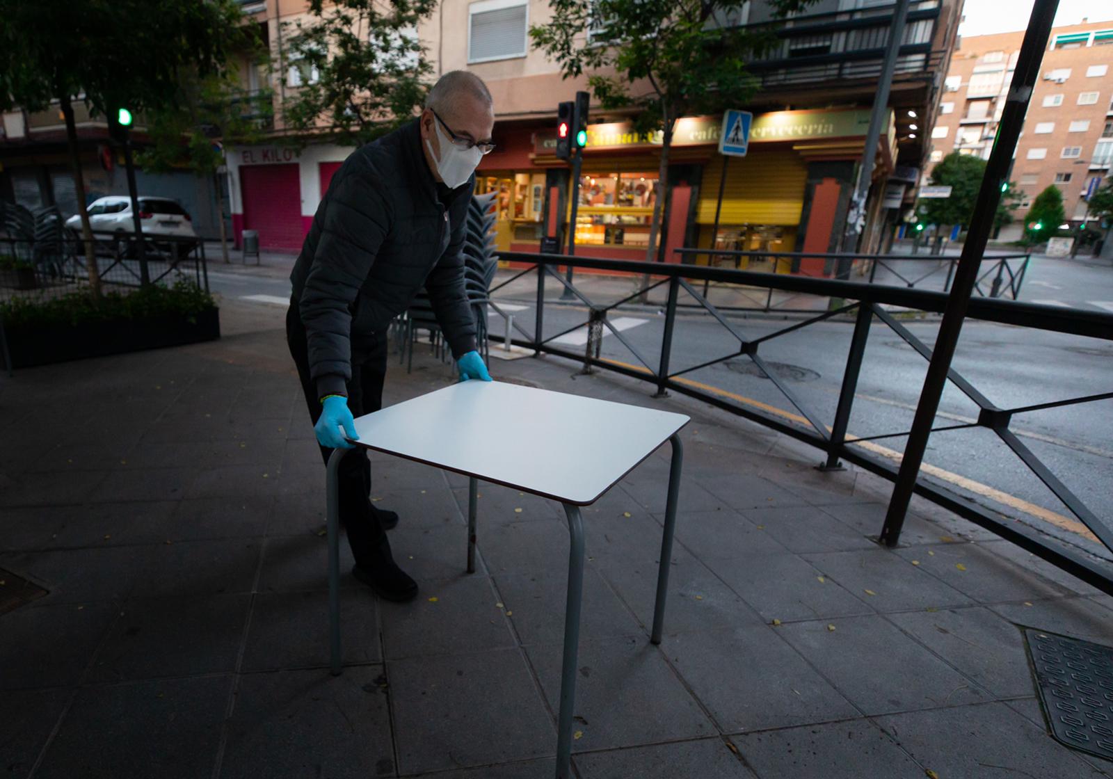 Fotos: Así se vive en Granada el primer día en la Fase 1