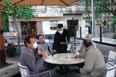 Fotos: Así se vive en Granada el primer día en la Fase 1