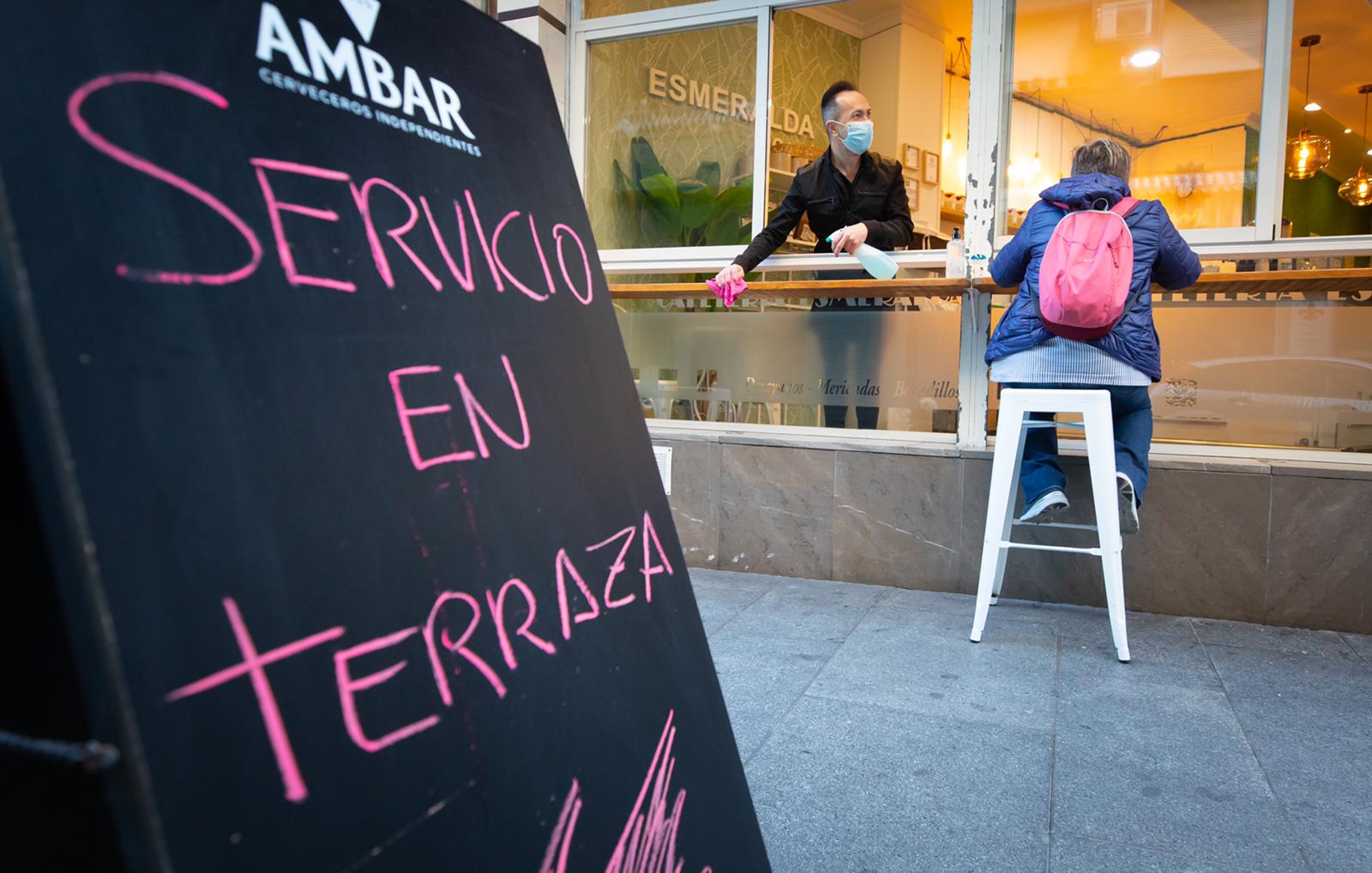 Fotos: Así se vive en Granada el primer día en la Fase 1