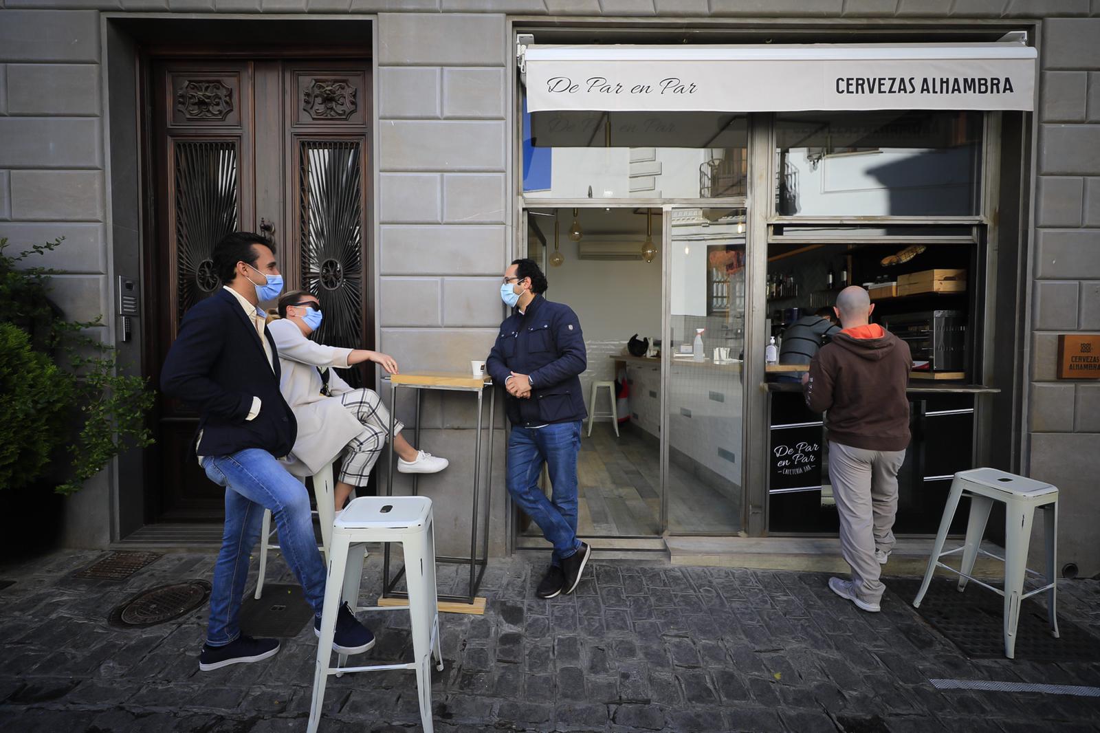 Fotos: Así se vive en Granada el primer día en la Fase 1