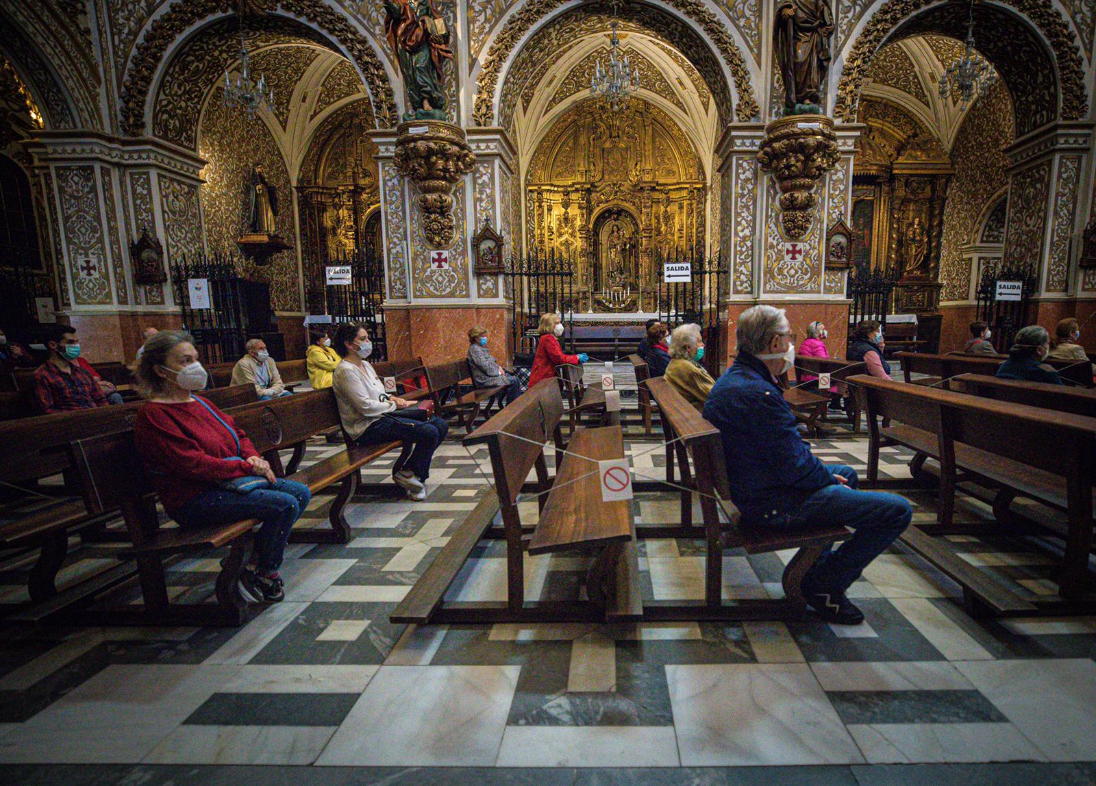 Fotos: Las iglesias de Granada vuelven a recibir a sus fieles