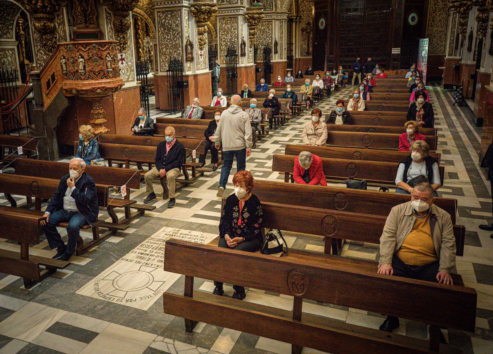 Fotos: Las iglesias de Granada vuelven a recibir a sus fieles