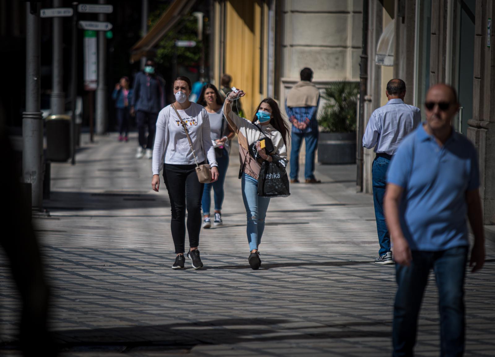Fotos: Así se vive en Granada el primer día en la Fase 1