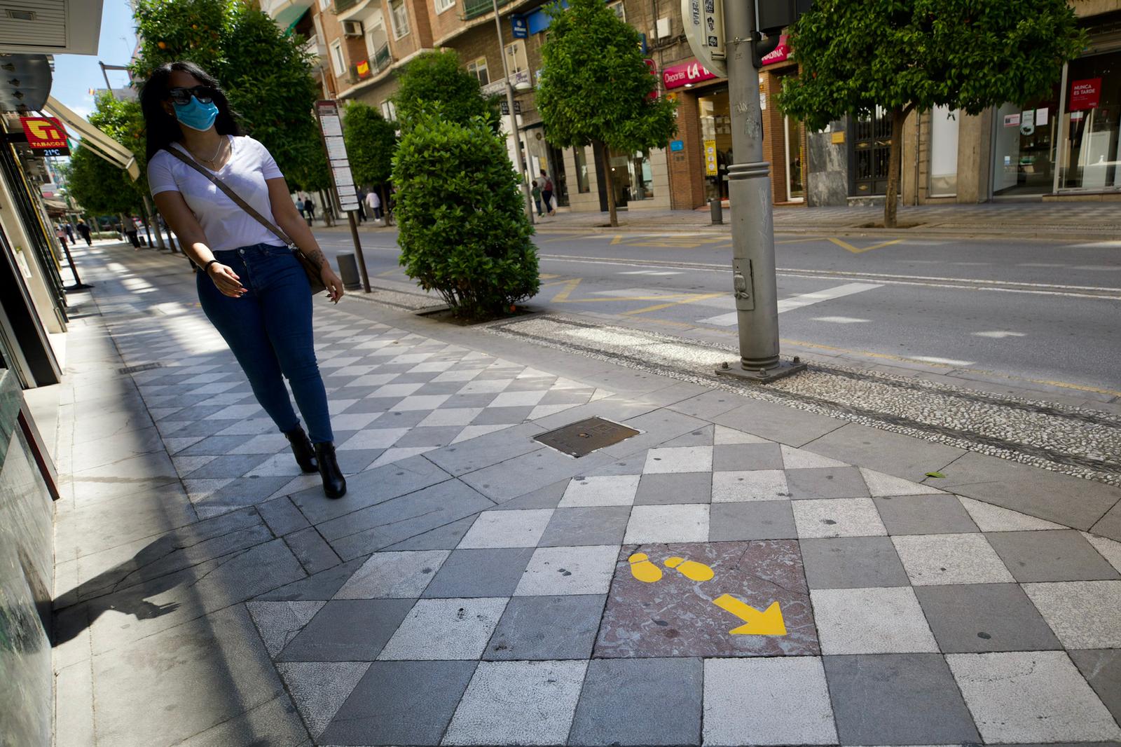 Fotos: Revolución en las calles de Granada: carriles para bicis y calles peatonalizadas