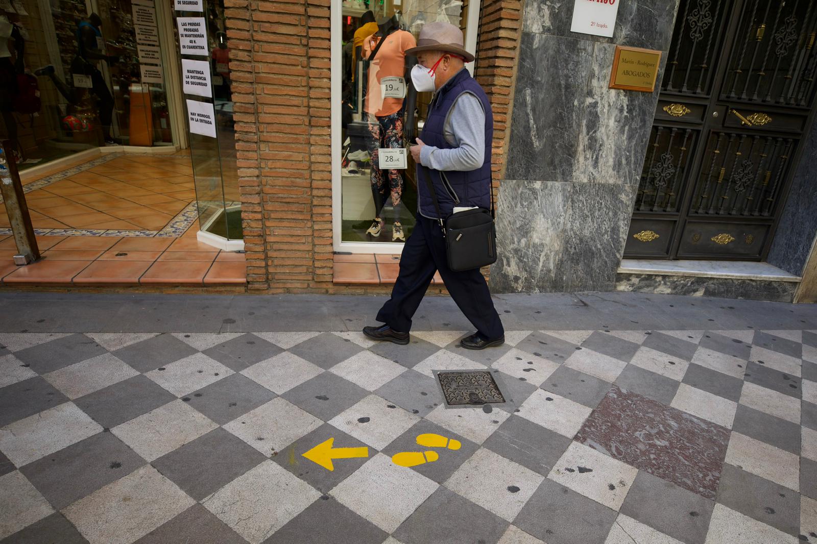 Fotos: Revolución en las calles de Granada: carriles para bicis y calles peatonalizadas