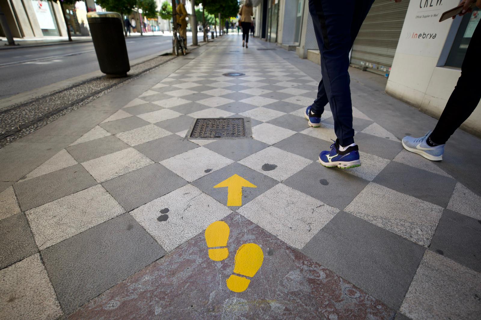 Fotos: Revolución en las calles de Granada: carriles para bicis y calles peatonalizadas