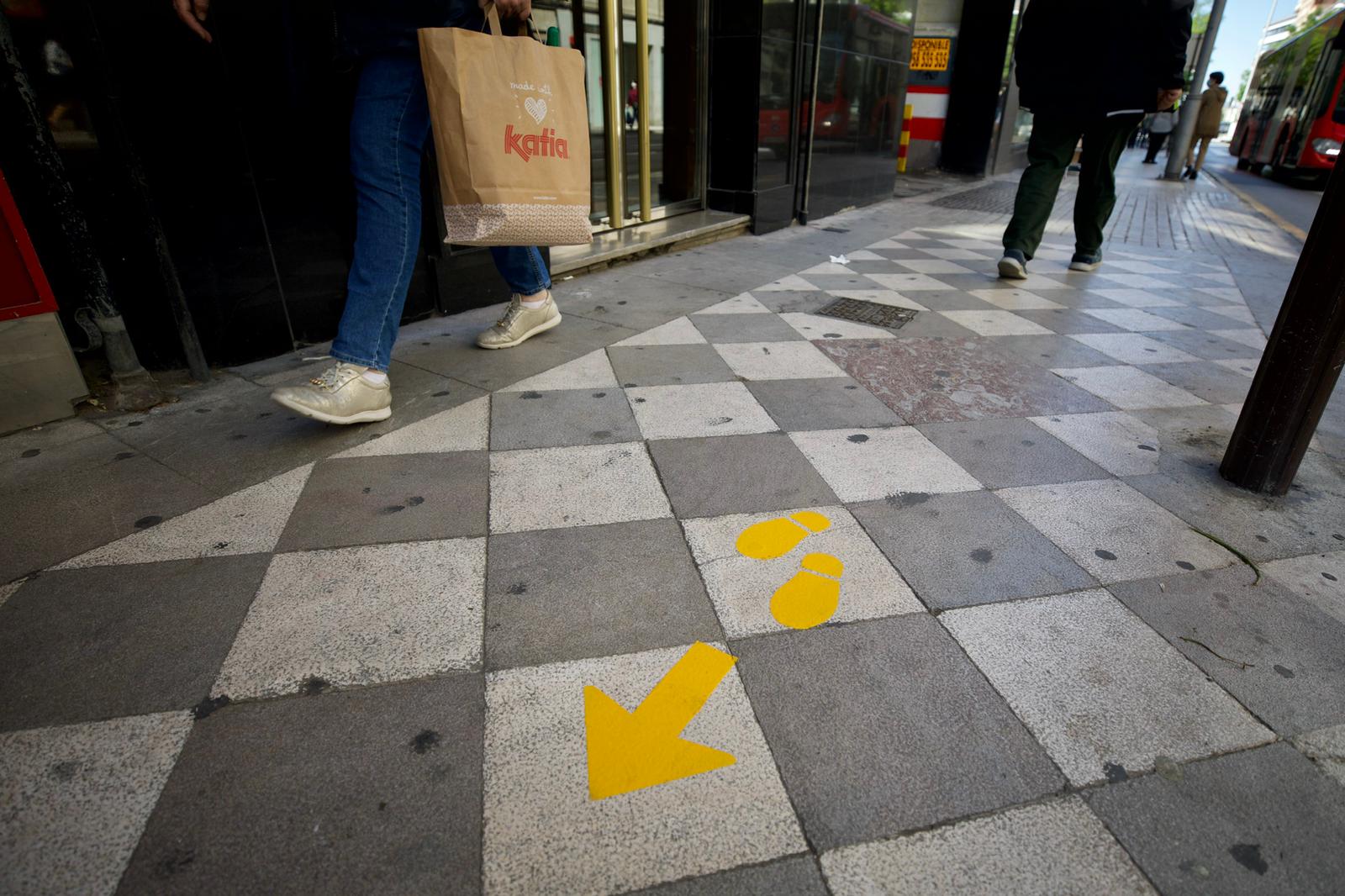 Fotos: Revolución en las calles de Granada: carriles para bicis y calles peatonalizadas