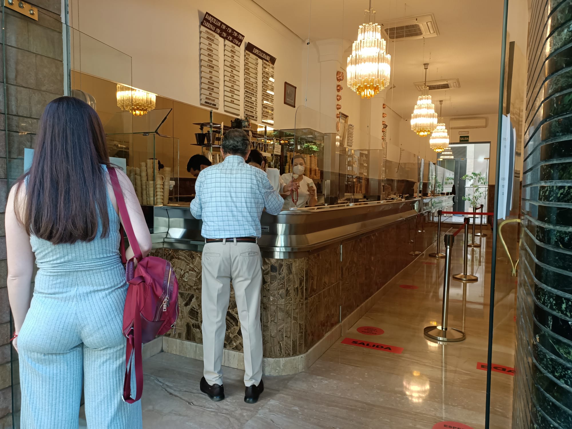 Fotos: La famosa heladería &#039;Los Italianos&#039; de Granada reabre al público