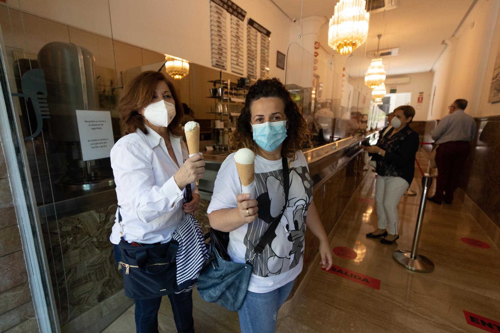 Fotos: La famosa heladería &#039;Los Italianos&#039; de Granada reabre al público