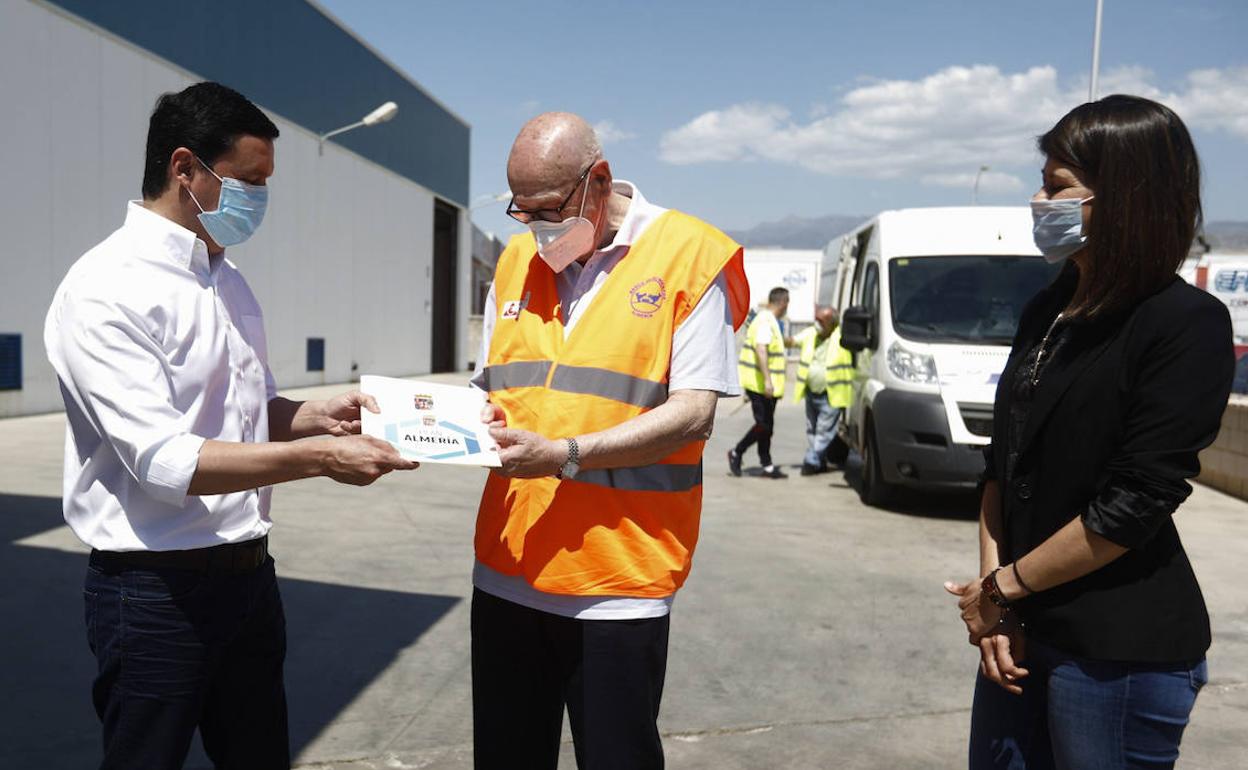 Coronavirus en Almería I Diputación entrega 50.000 euros al Banco de Alimentos de Almería para asistir a los más vulnerables