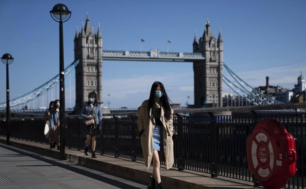 Multas de más de mil euros por no hacer cuarentena al llegar al Reino Unido