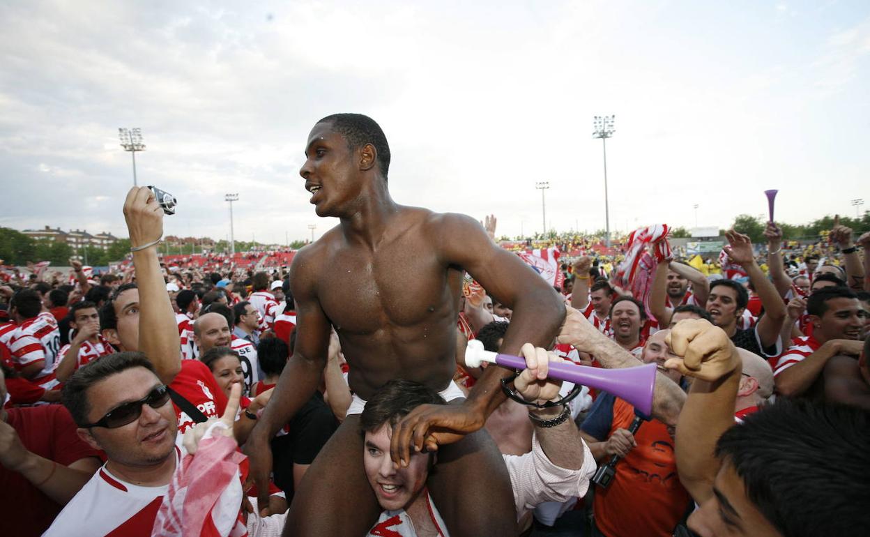 Ighalo, erigido en héroe también en aquel ascenso celebrado con la afición en Santo Domingo 