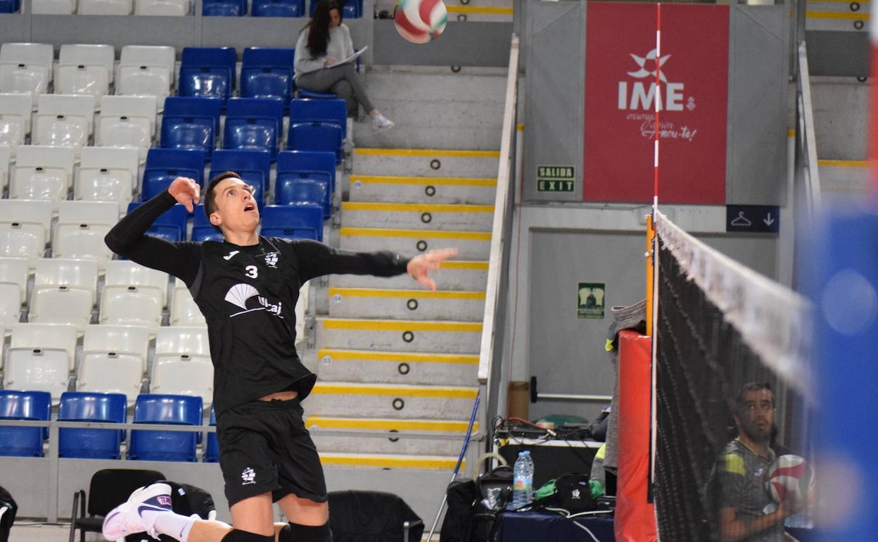 Marlon Palharini entrena con Unicaja Costa de Almería. 