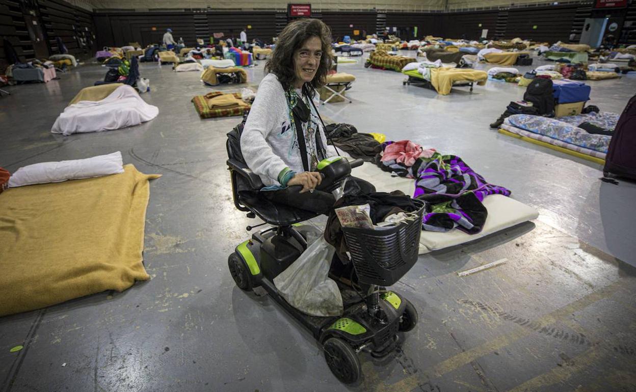 Ana Rosa, con su moto en el Palacio de Deportes.