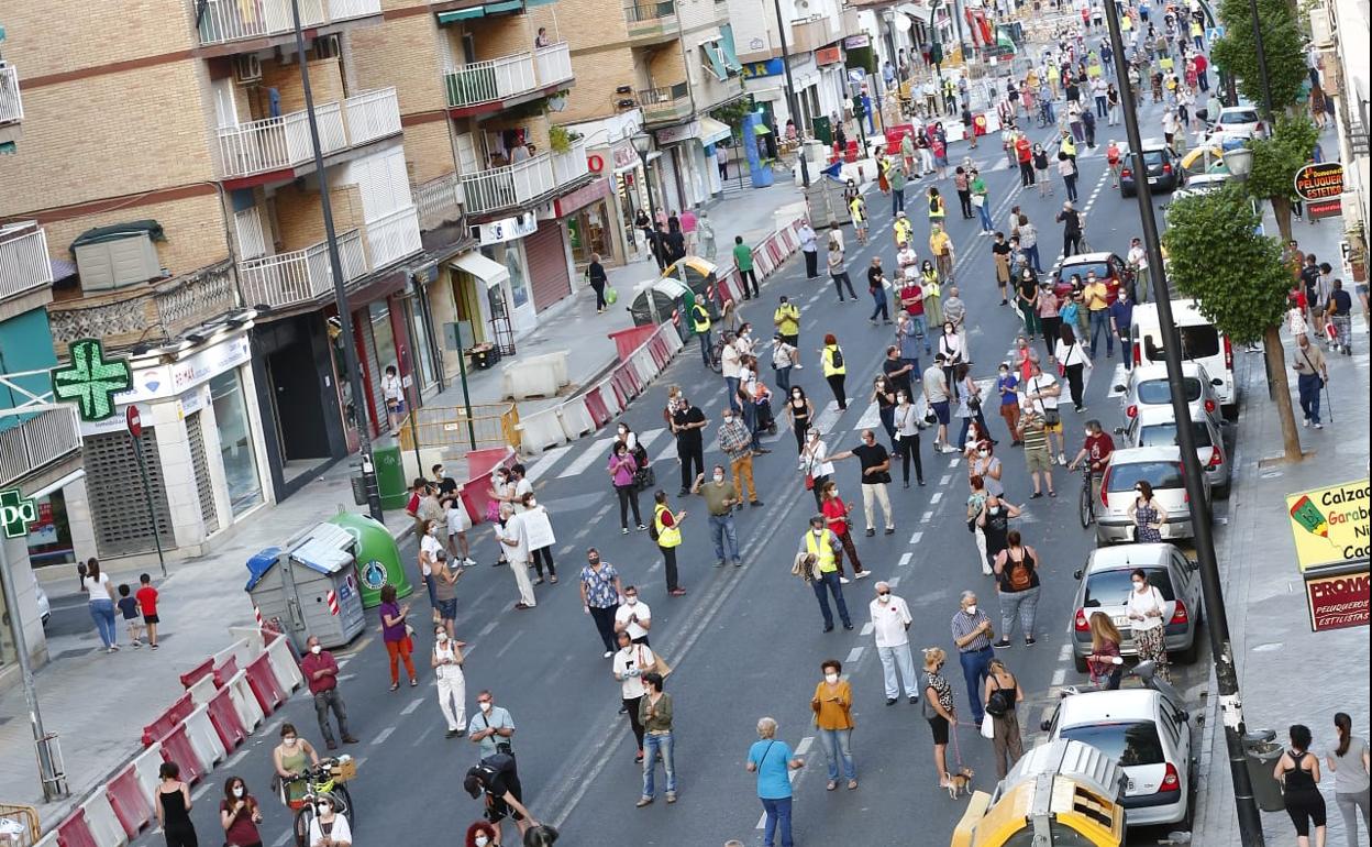 Decenas de manifestantes se han concetrado en la calle Palencia