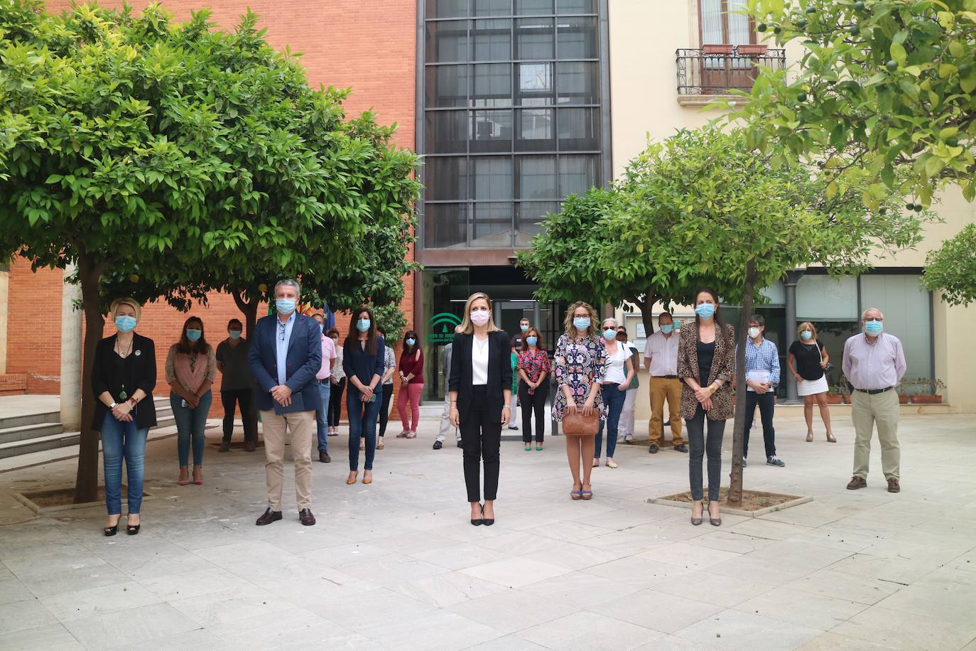 Fotos: Almería rinde homenaje a los fallecidos