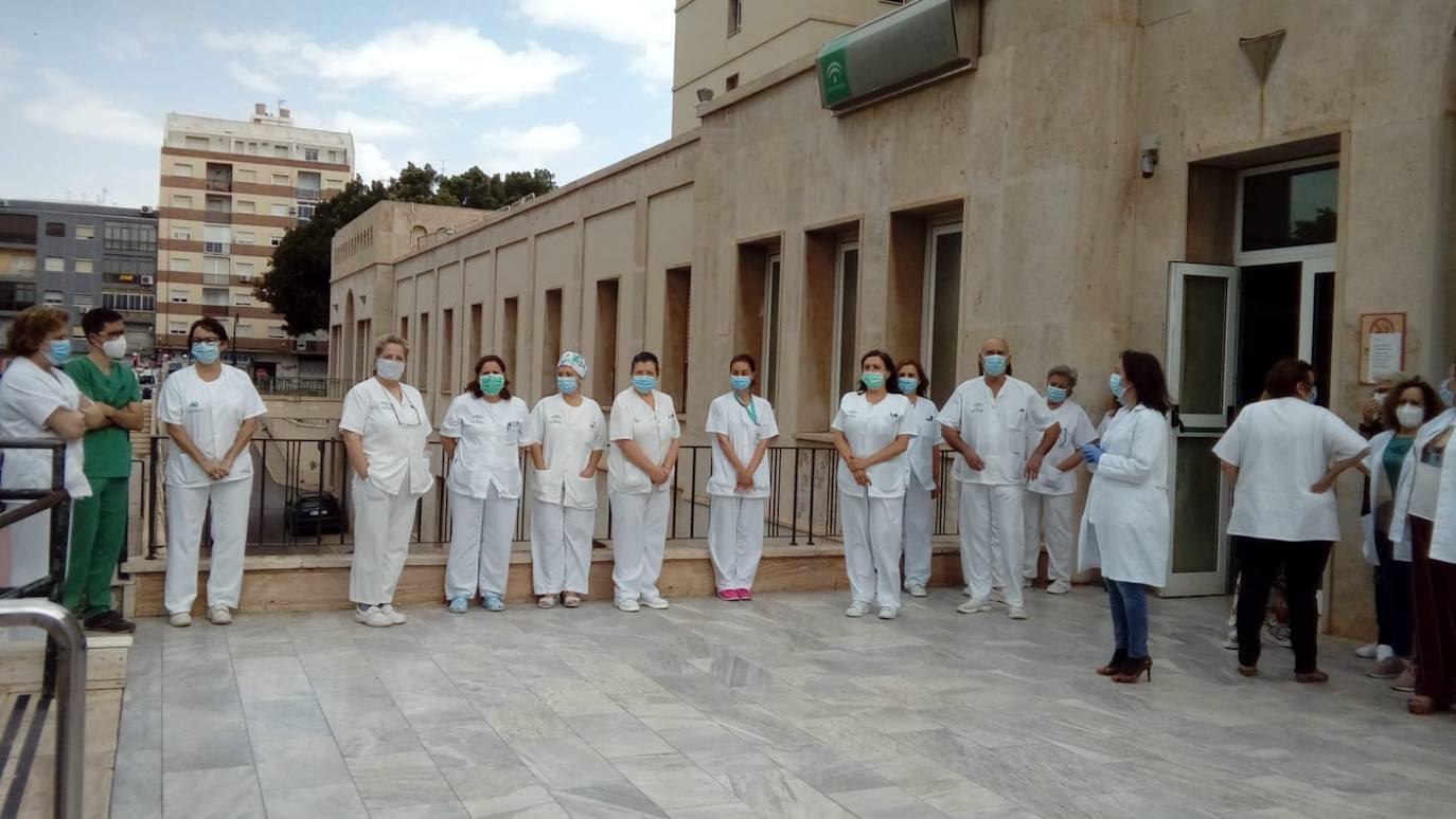 Fotos: Almería rinde homenaje a los fallecidos