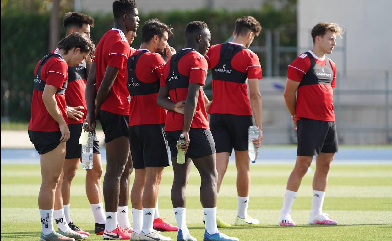 La plantilla de la UDA espera noticias para saber su futuro en la competición.