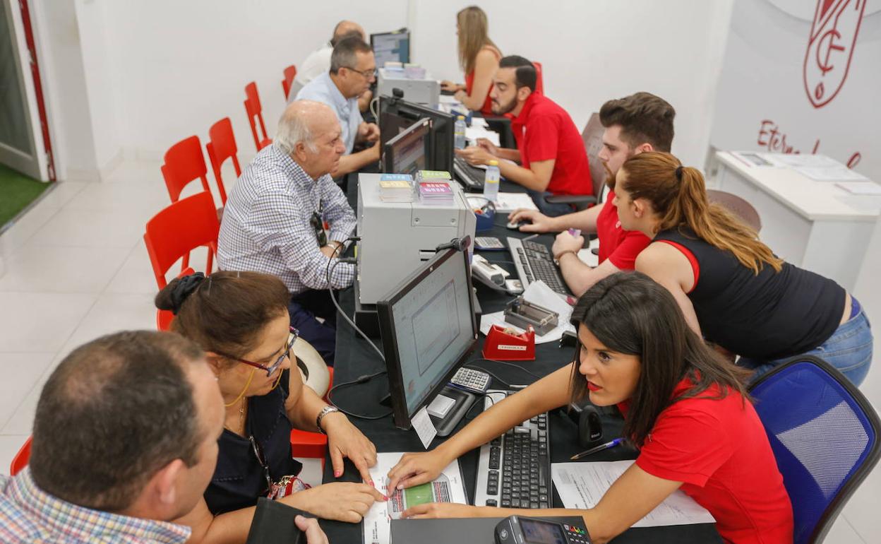 Una imagen de archivo de una campaña de abonados anterior. 