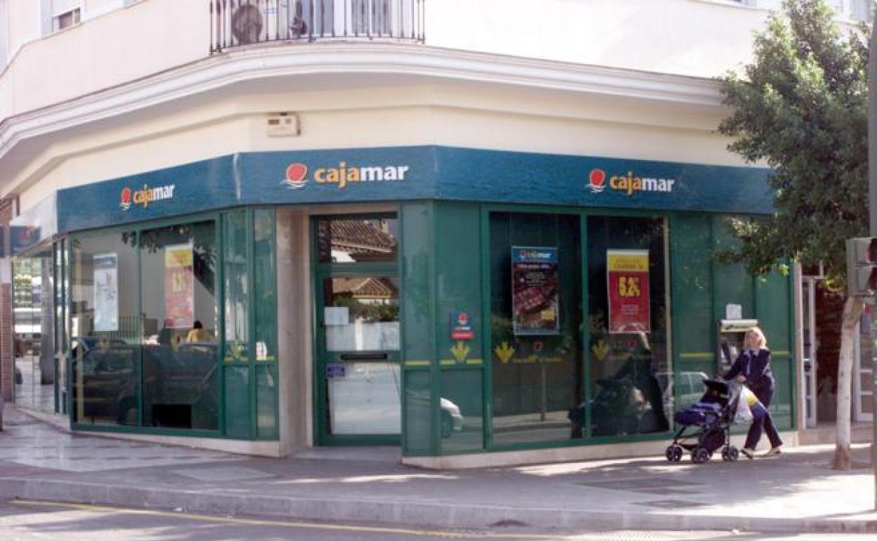 Cajamar adelanta al 3 de junio el pago de la prestación por desempleo