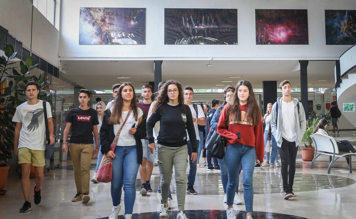 Andalucía congela las matrículas universitarias para el próximo curso: estos son los precios de los créditos