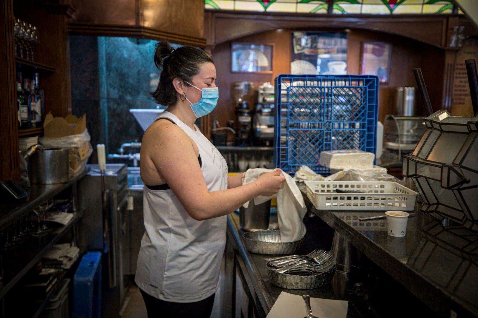 Asistimos a los preparativos de algunos locales horas antes de su puesta en marcha