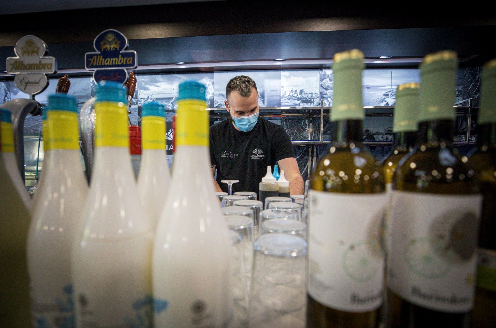 Asistimos a los preparativos de algunos locales horas antes de su puesta en marcha