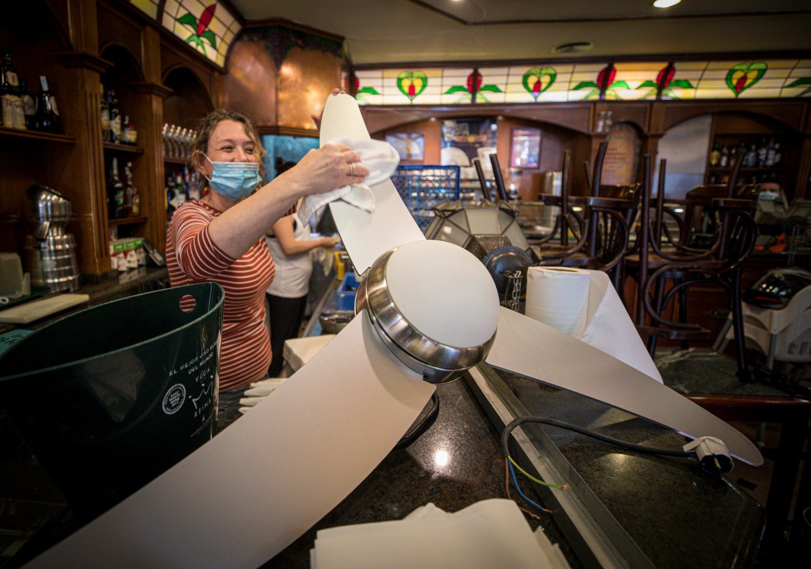 Asistimos a los preparativos de algunos locales horas antes de su puesta en marcha